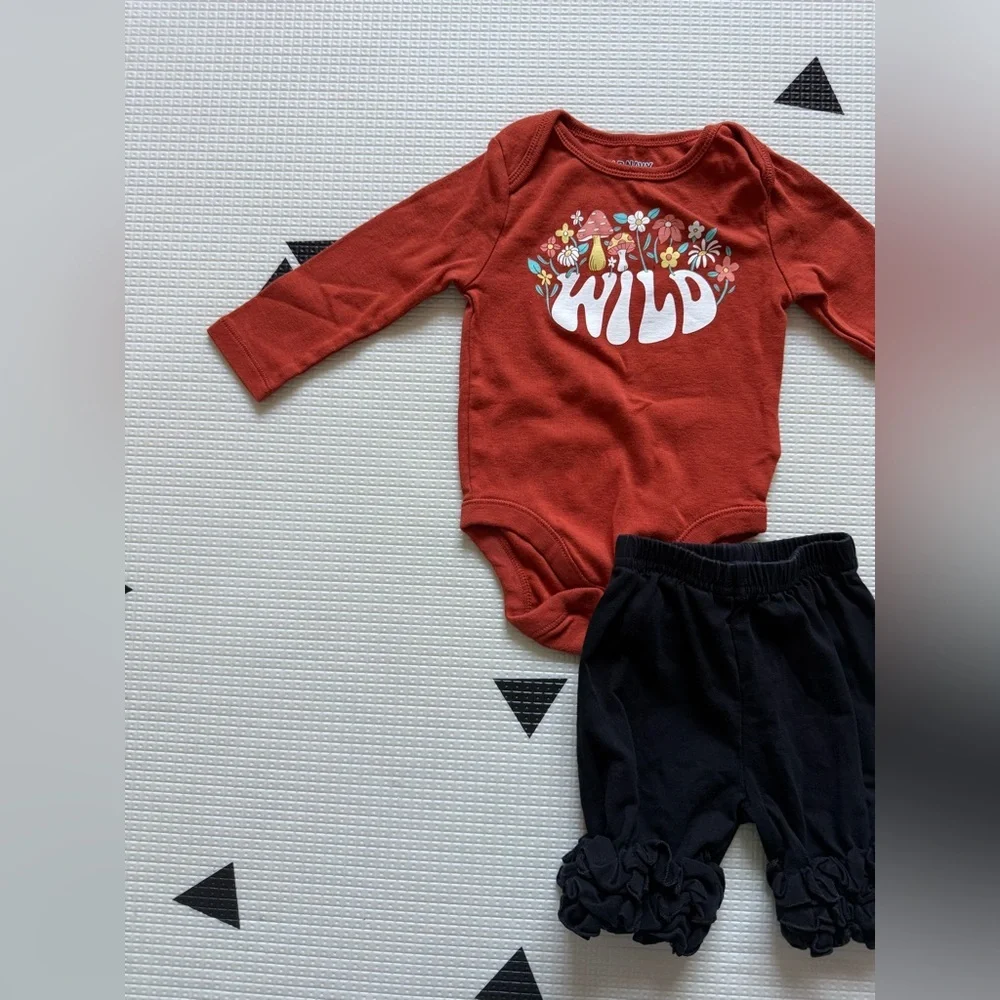 Old Navy|Baby girl BOHO set,groovy Wild bodysuit & Black Ruffle flare Pants•••